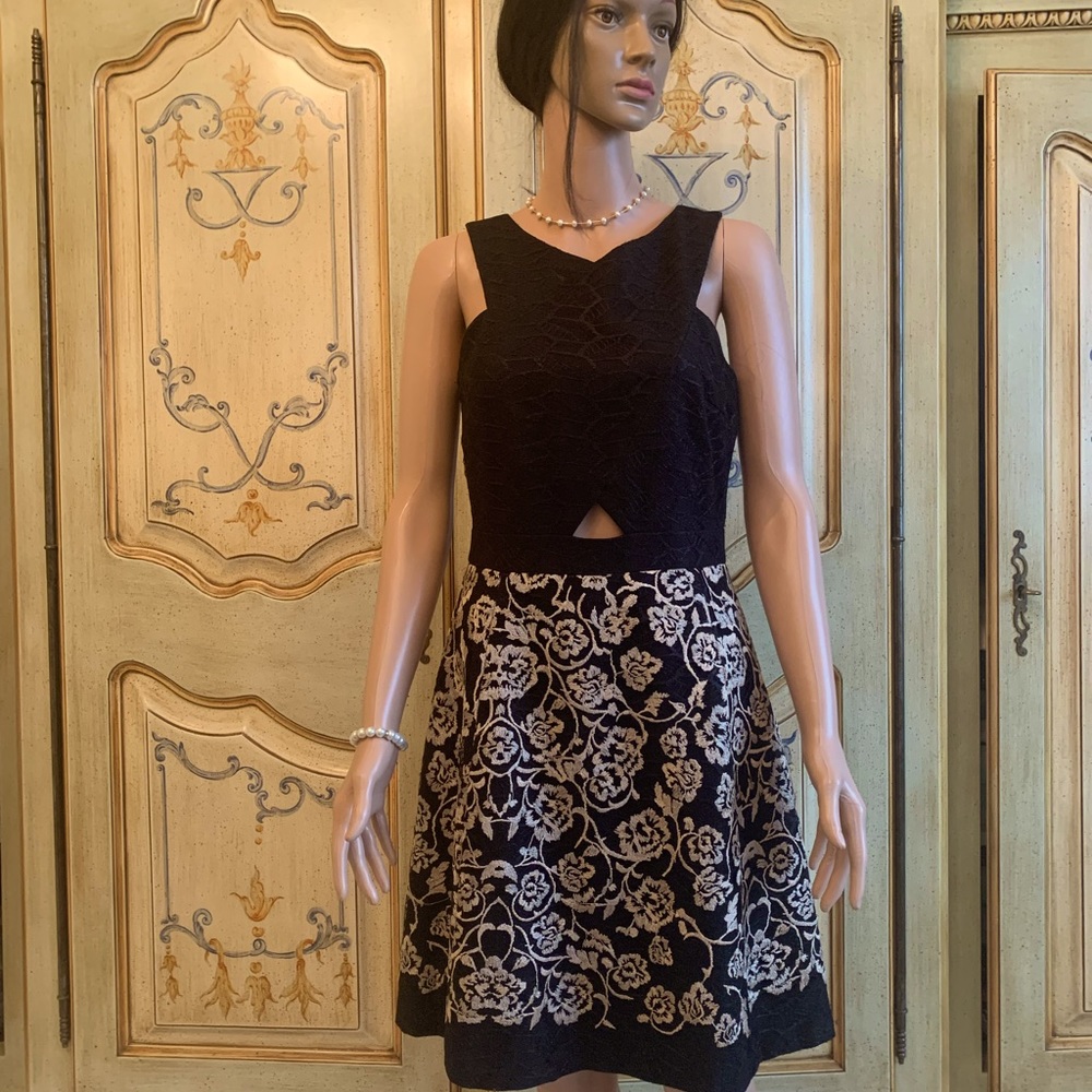 Gianni Bini size 6 dress with cutout by waist